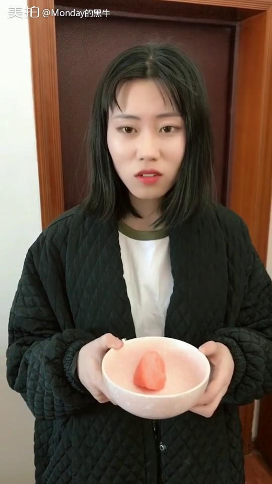 女人吃大瓜,娱乐八卦背后的故事与影响