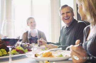 陪老妈散步吃瓜,母女共赏瓜果香