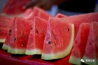 梦见去世的大夫吃瓜,逝去大夫化身瓜农，揭秘神秘梦境之谜