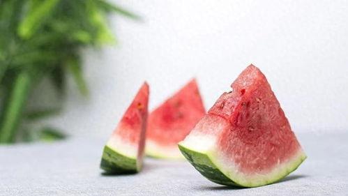 梦见去世的大夫吃瓜,逝去大夫化身瓜农，揭秘神秘梦境之谜