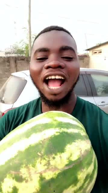 小伙吃瓜,小伙揭秘吃瓜背后的故事