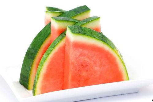 小伙吃冰瓜视频,小伙狂吃冰瓜，清凉一夏尽享美味