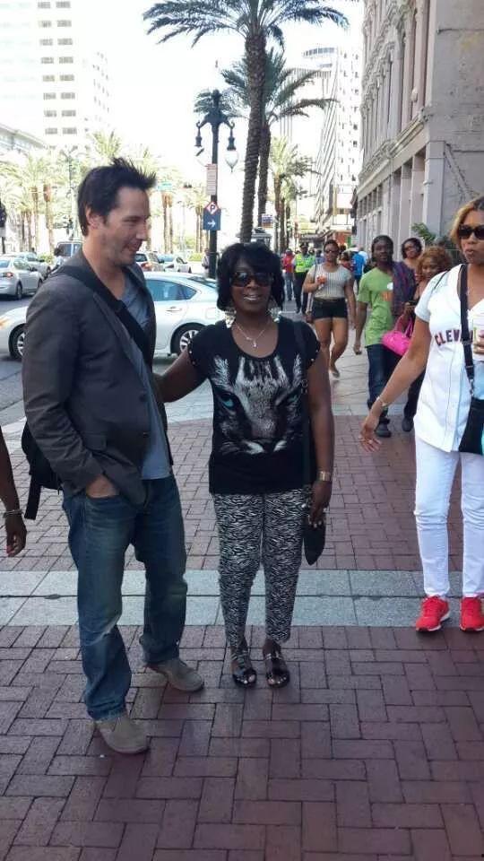 吃瓜事件男女拍照,男女亲密合影引发网友热议