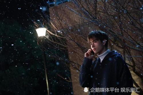 吃瓜事件男女拍照,男女亲密合影引发网友热议