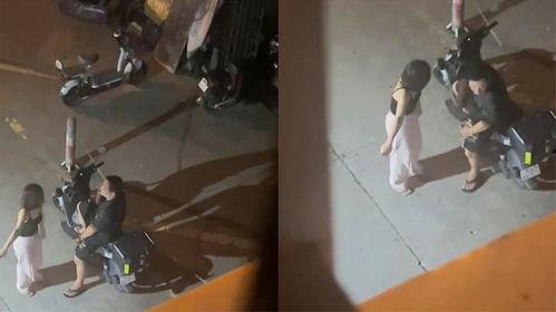 楼下情侣吵架吃瓜,情侣争吵引邻里围观，吃瓜群众热议不已