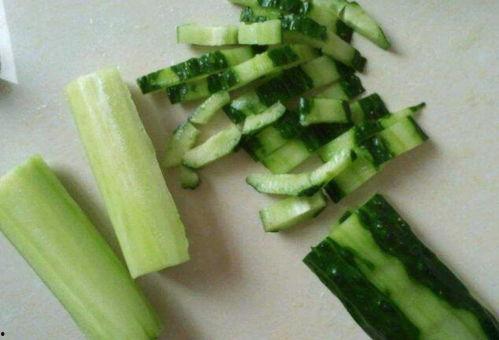 没事去瓜地摘点瓜吃,漫步瓜地，尽享田园美味